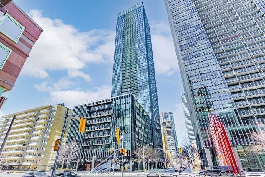 101 Charles St E, #619