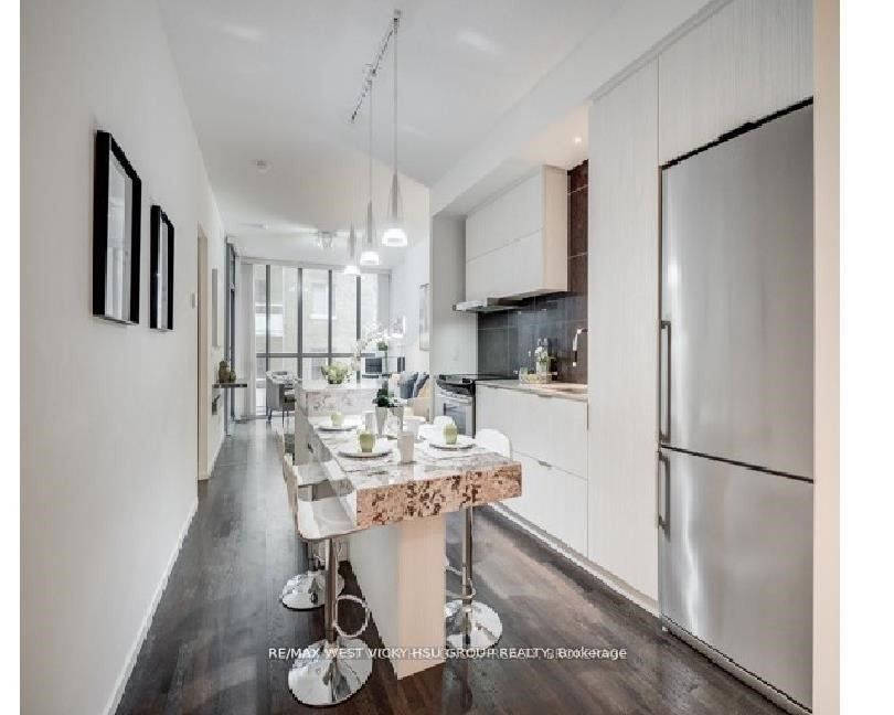 101 Charles St E, #619