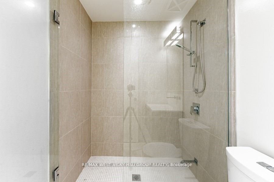 101 Charles St E, #619