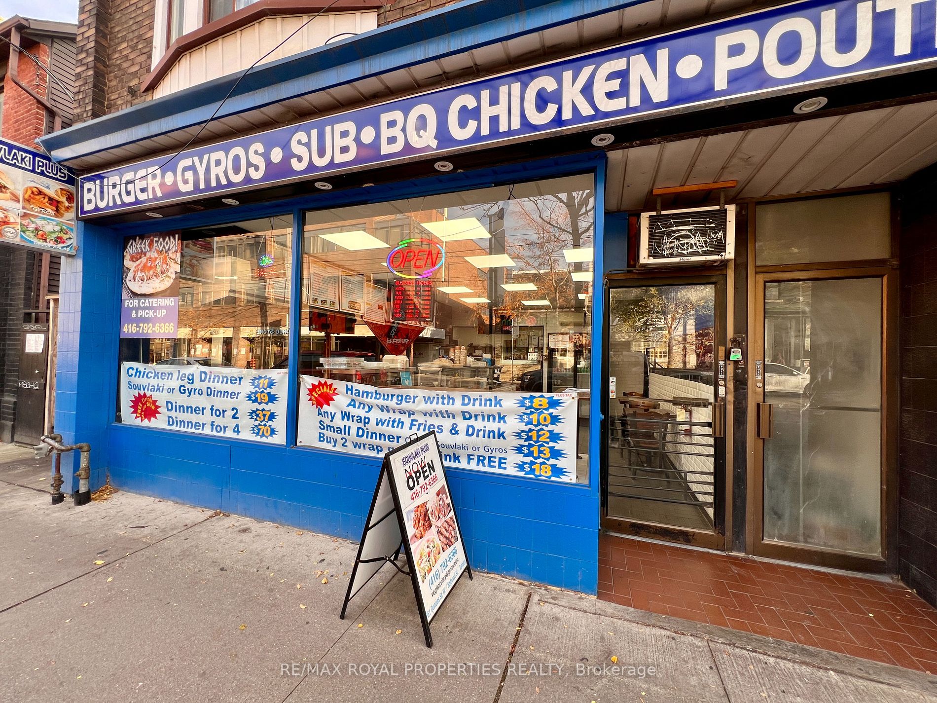 761 Dundas St W