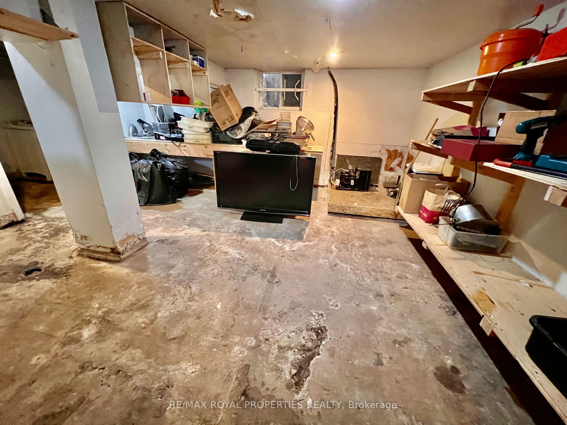 761 Dundas St W