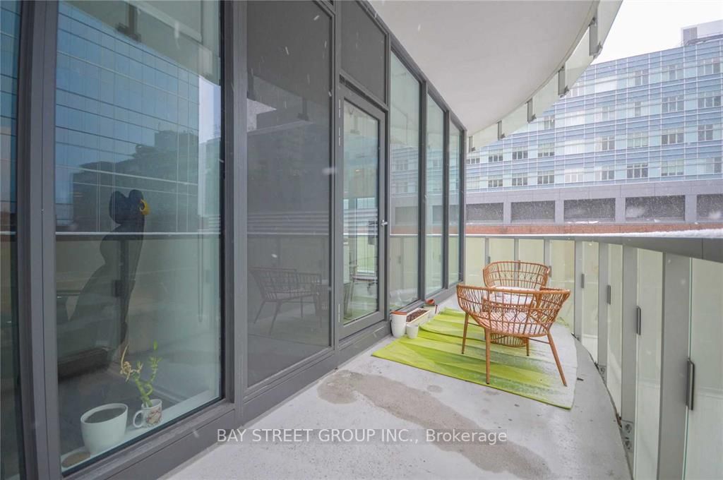 197 Yonge St, #1105