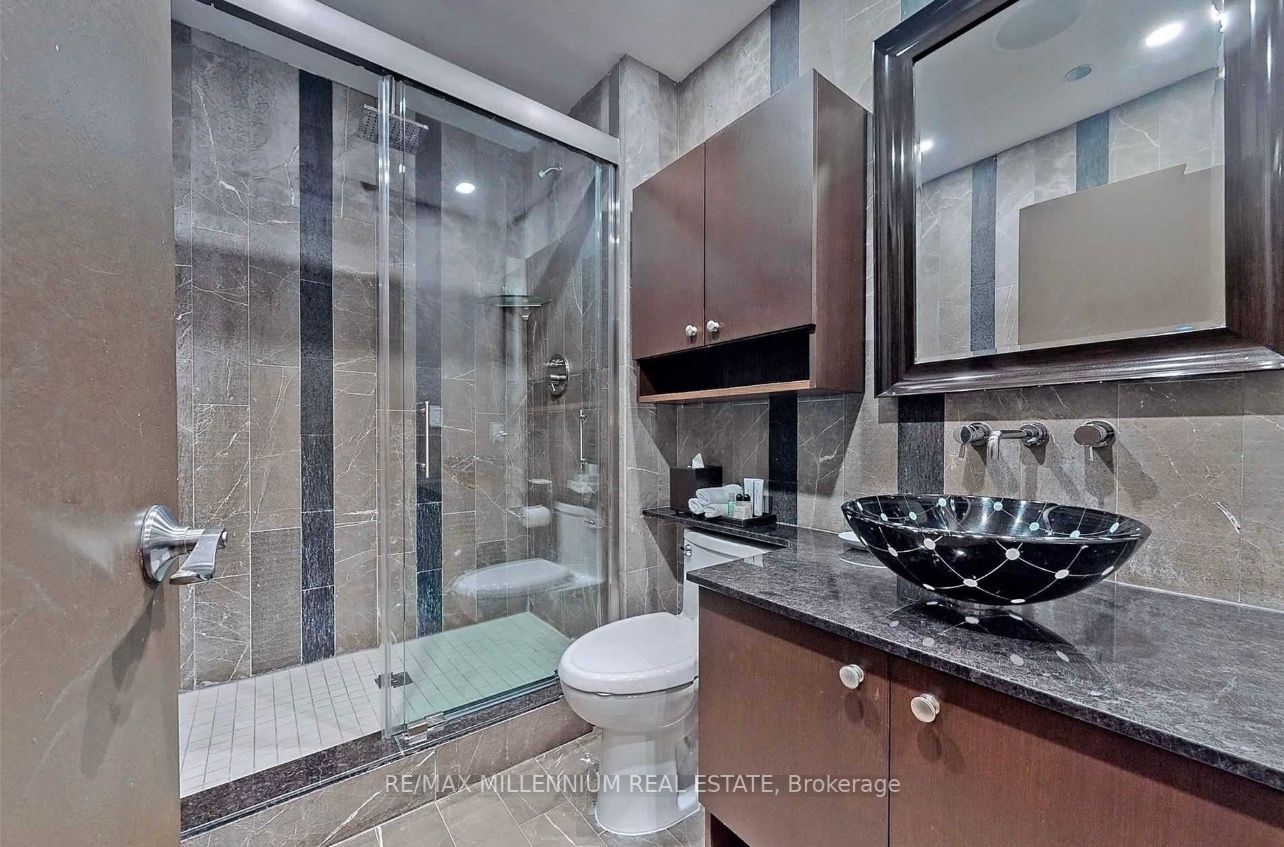 1 King St W, #814