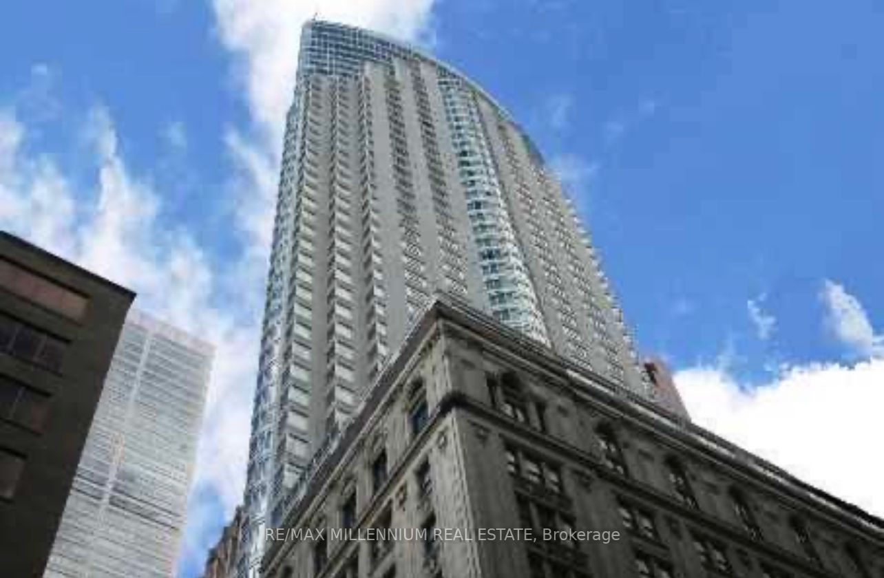 1 King St W, #814