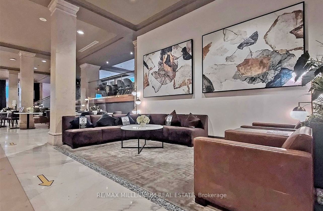1 King St W, #814