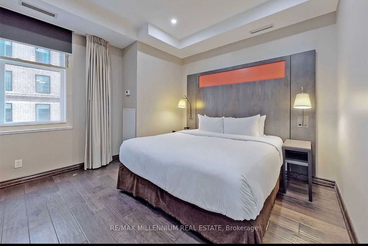 1 King St W, #814