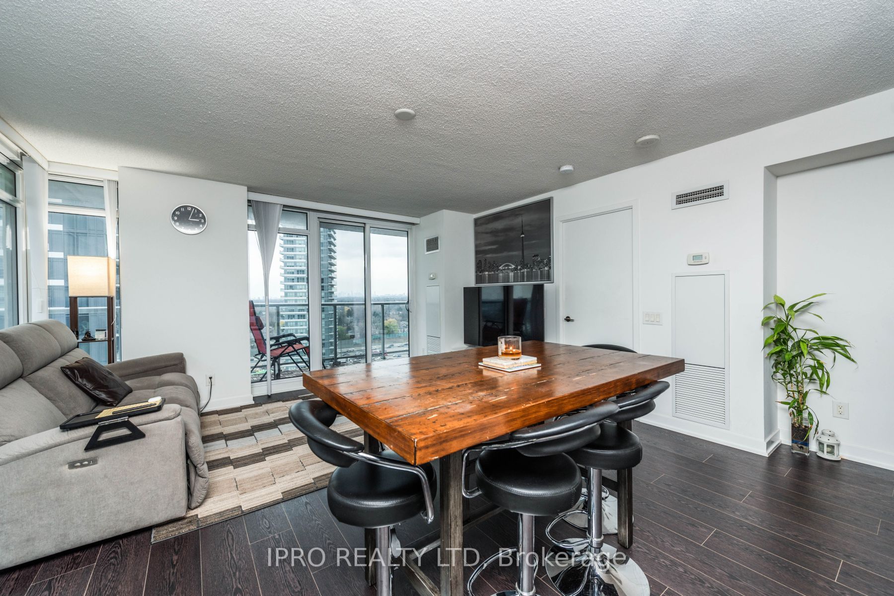 72 Esther Shiner Blvd, #2115