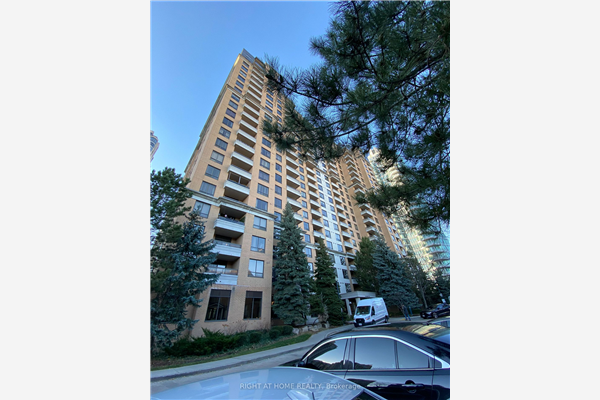 18 Sommerset Way, Toronto