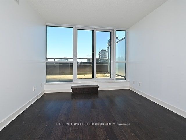 320 Richmond St E, #701