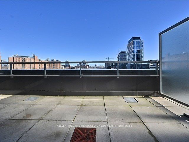 320 Richmond St E, #701