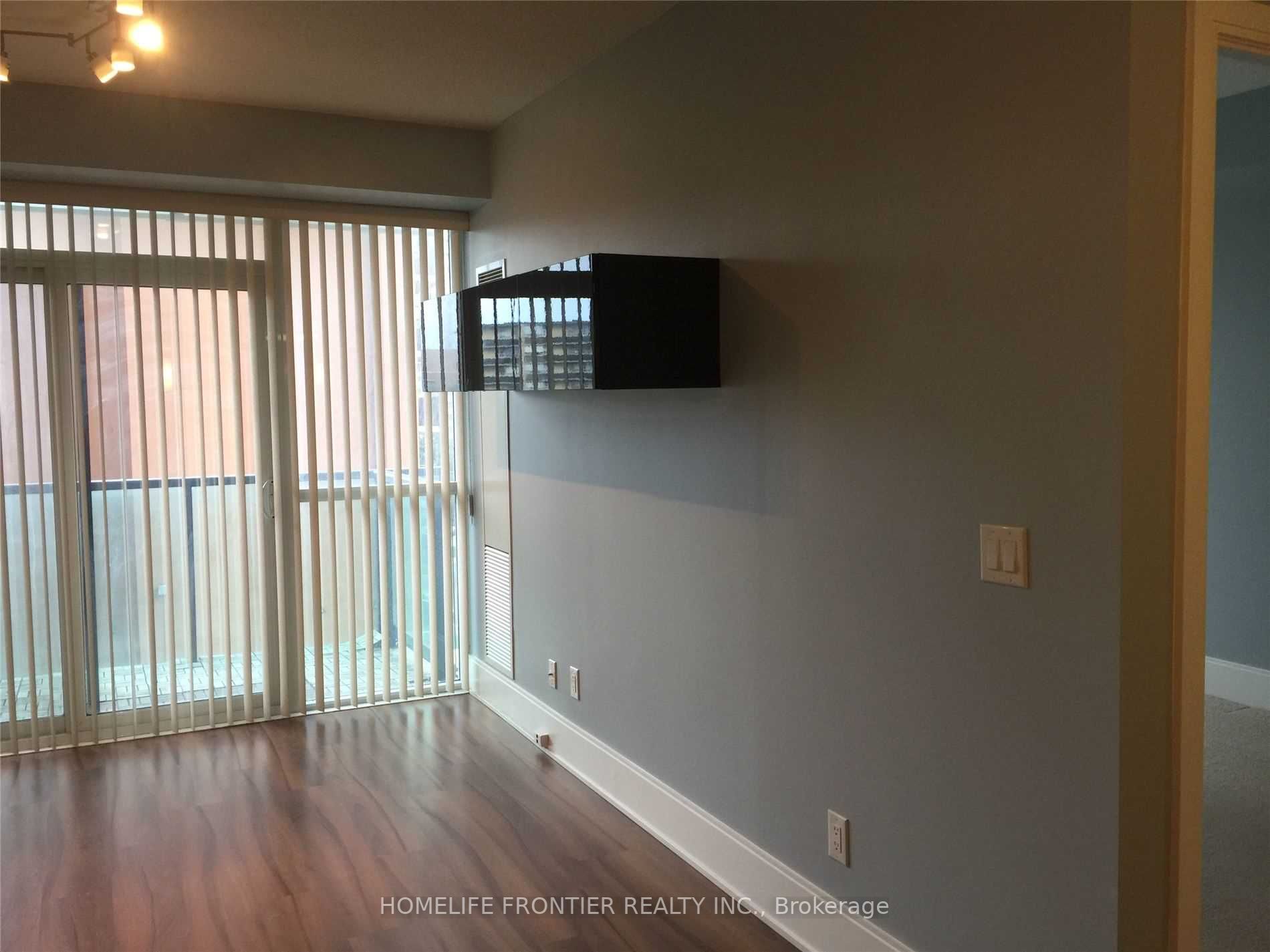 70 Roehampton Ave, #412