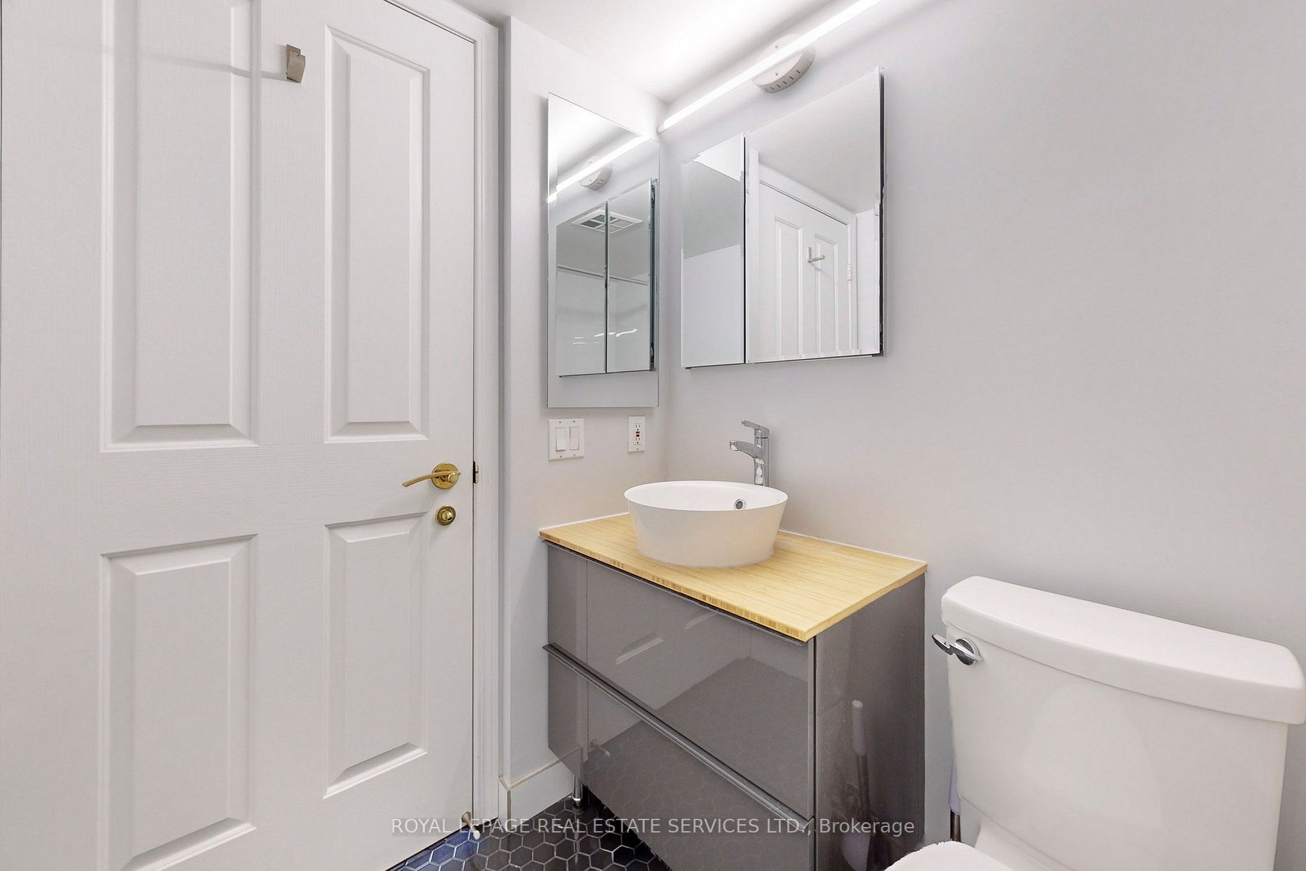 152 St. Patrick St, #901
