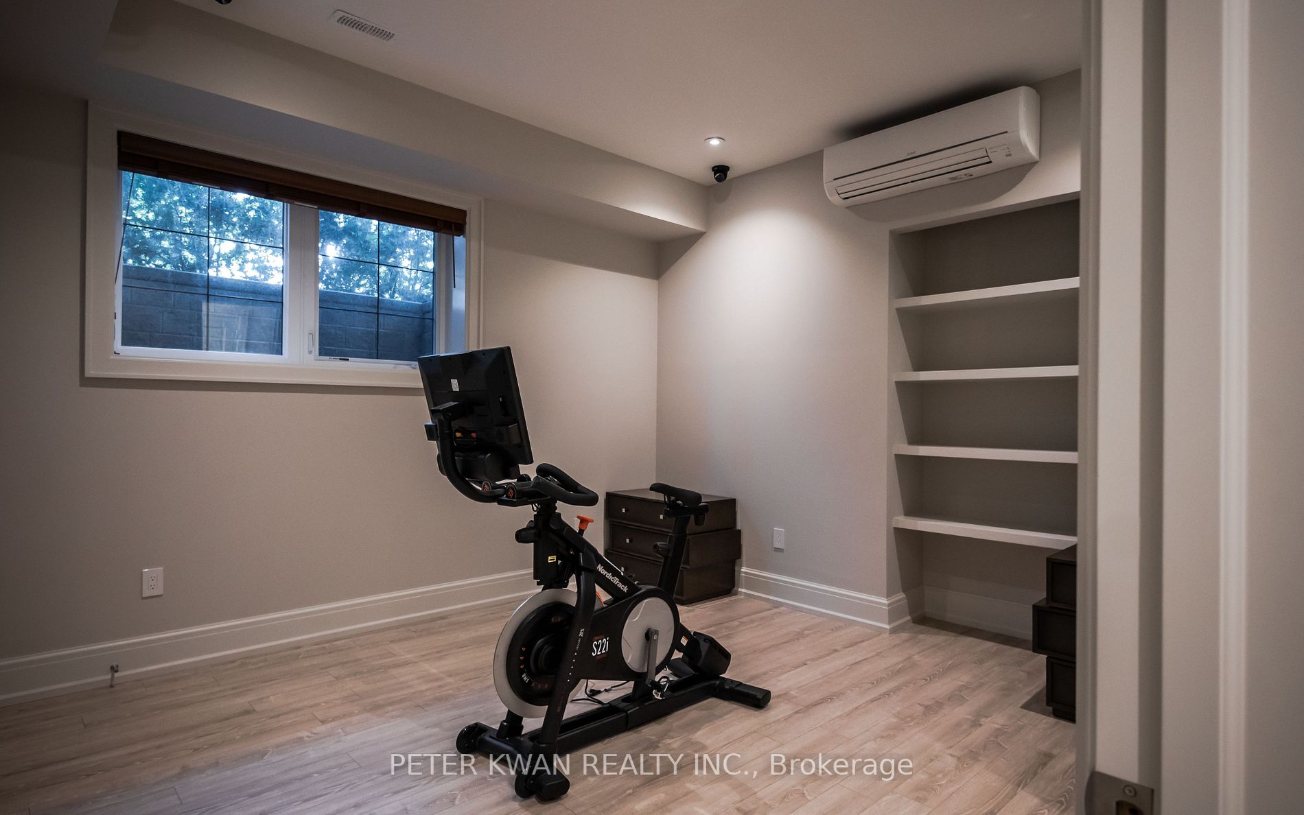 27 Whittaker Cres