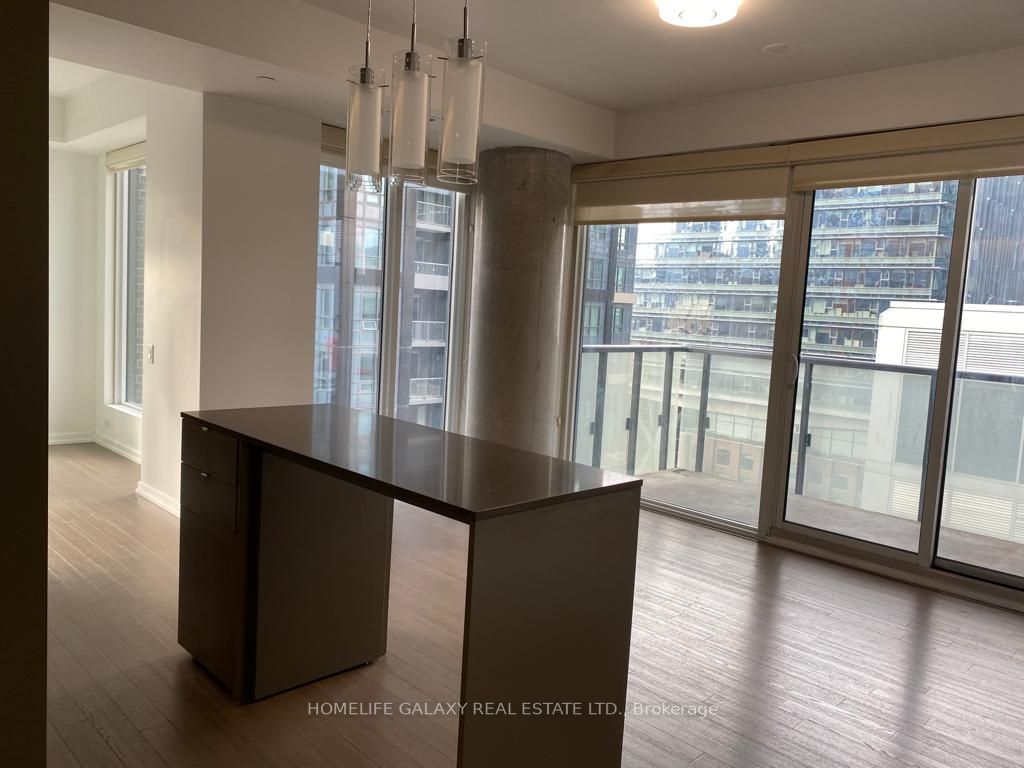 101 Peter St, #1016