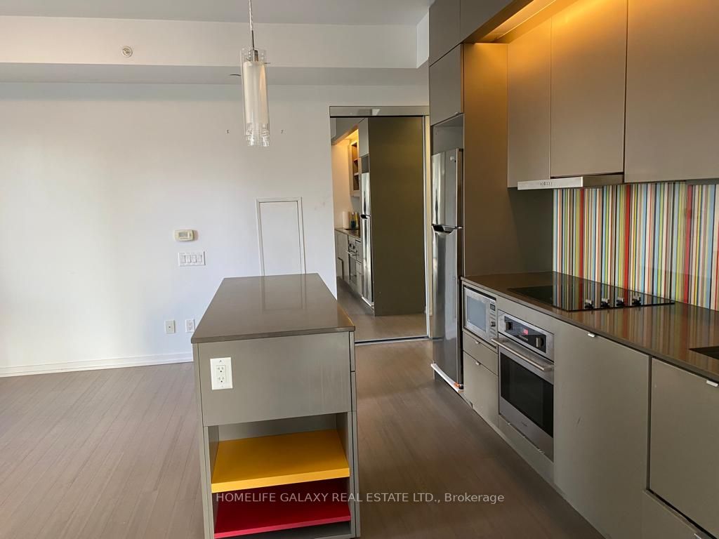 101 Peter St, #1016