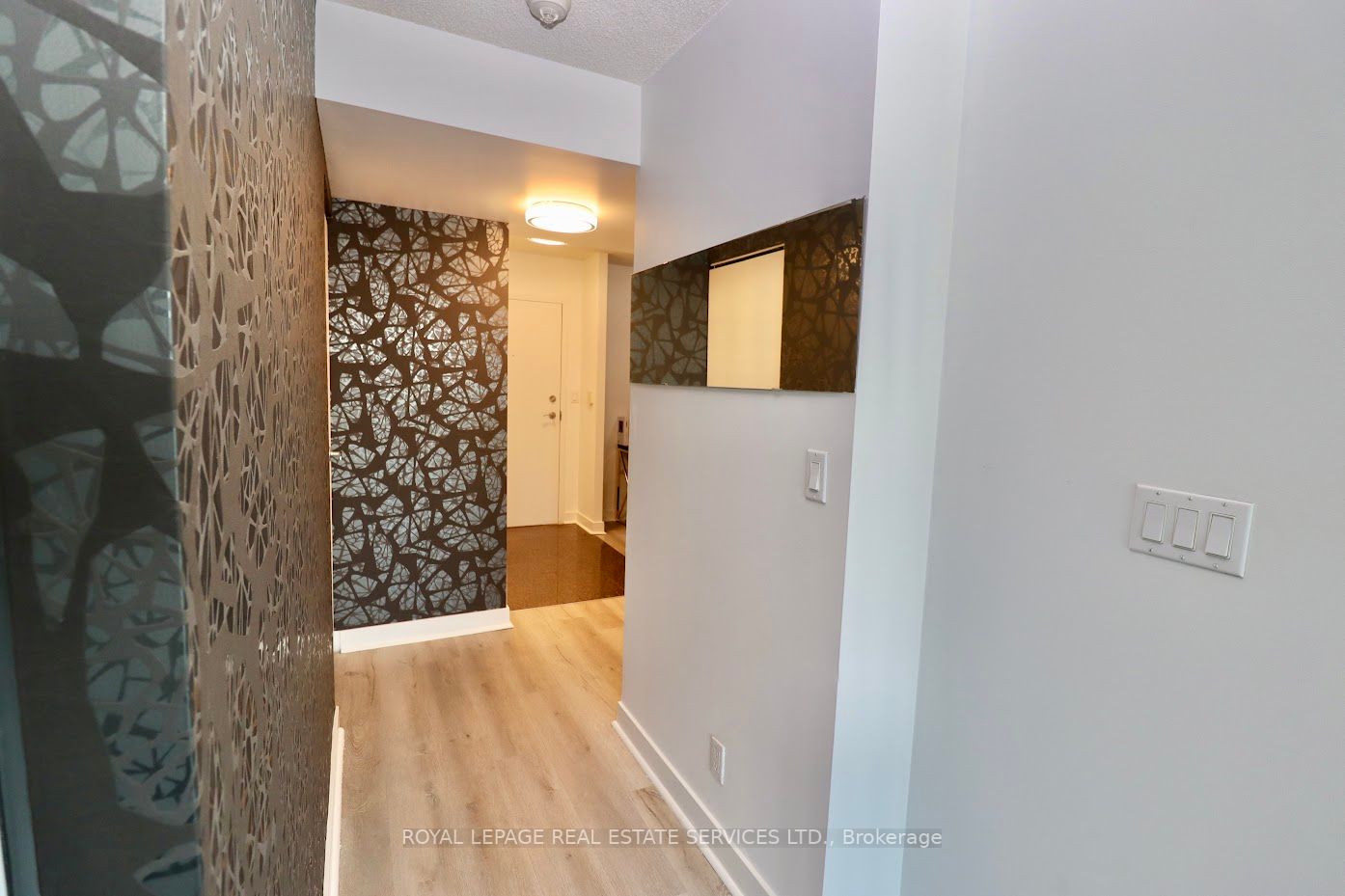 397 Front St N, #1806