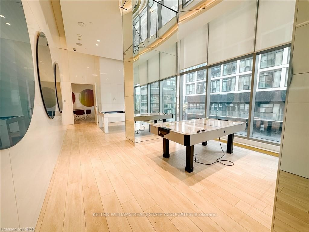 251 Jarvis St, #2001