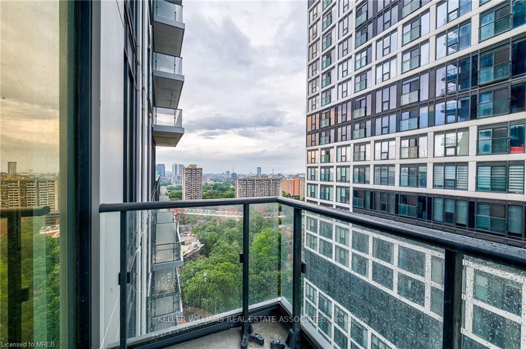 251 Jarvis St, #2001