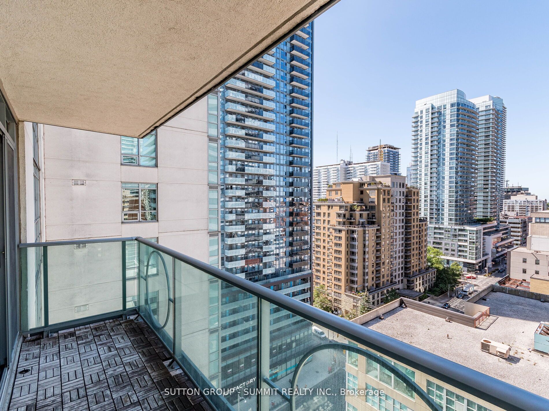 212 Eglinton Ave E, #1704