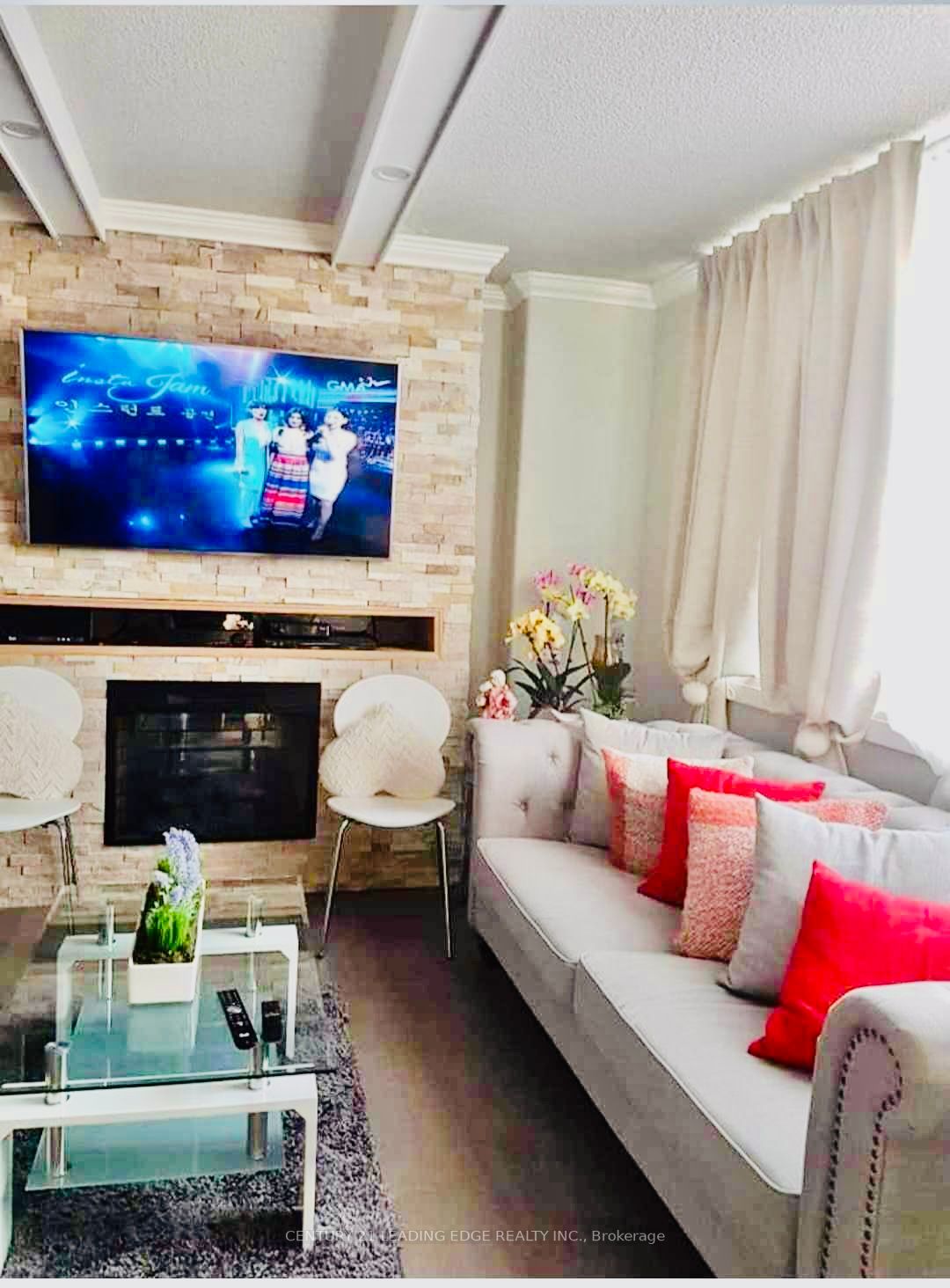25 Sunrise Ave, #404