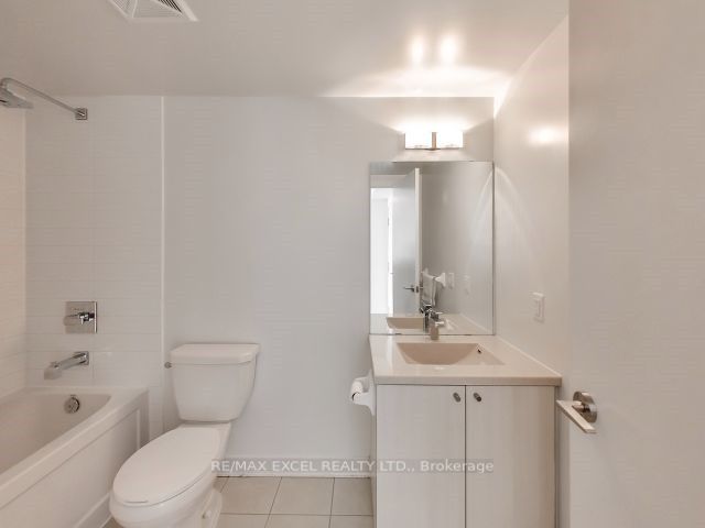5740 Yonge St, #803