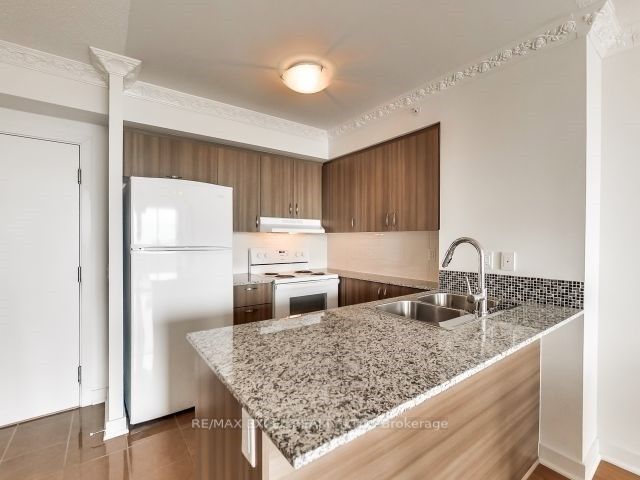 5740 Yonge St, #803