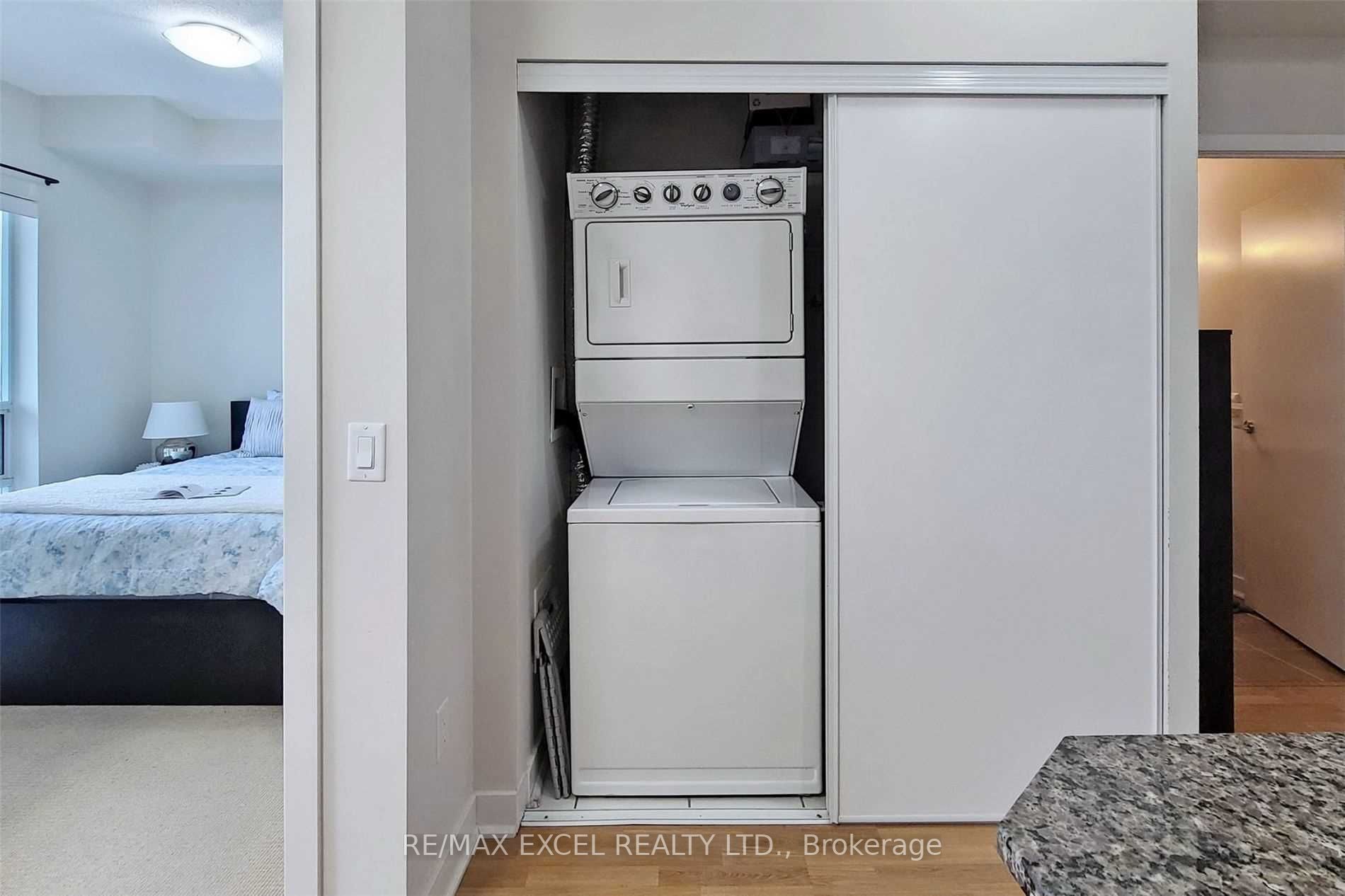 5740 Yonge St, #803