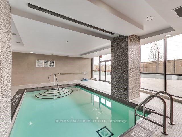 5740 Yonge St, #803