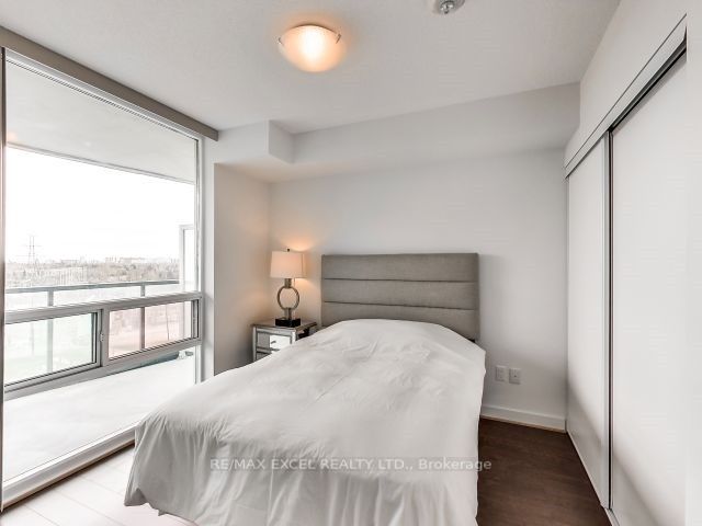 5740 Yonge St, #803