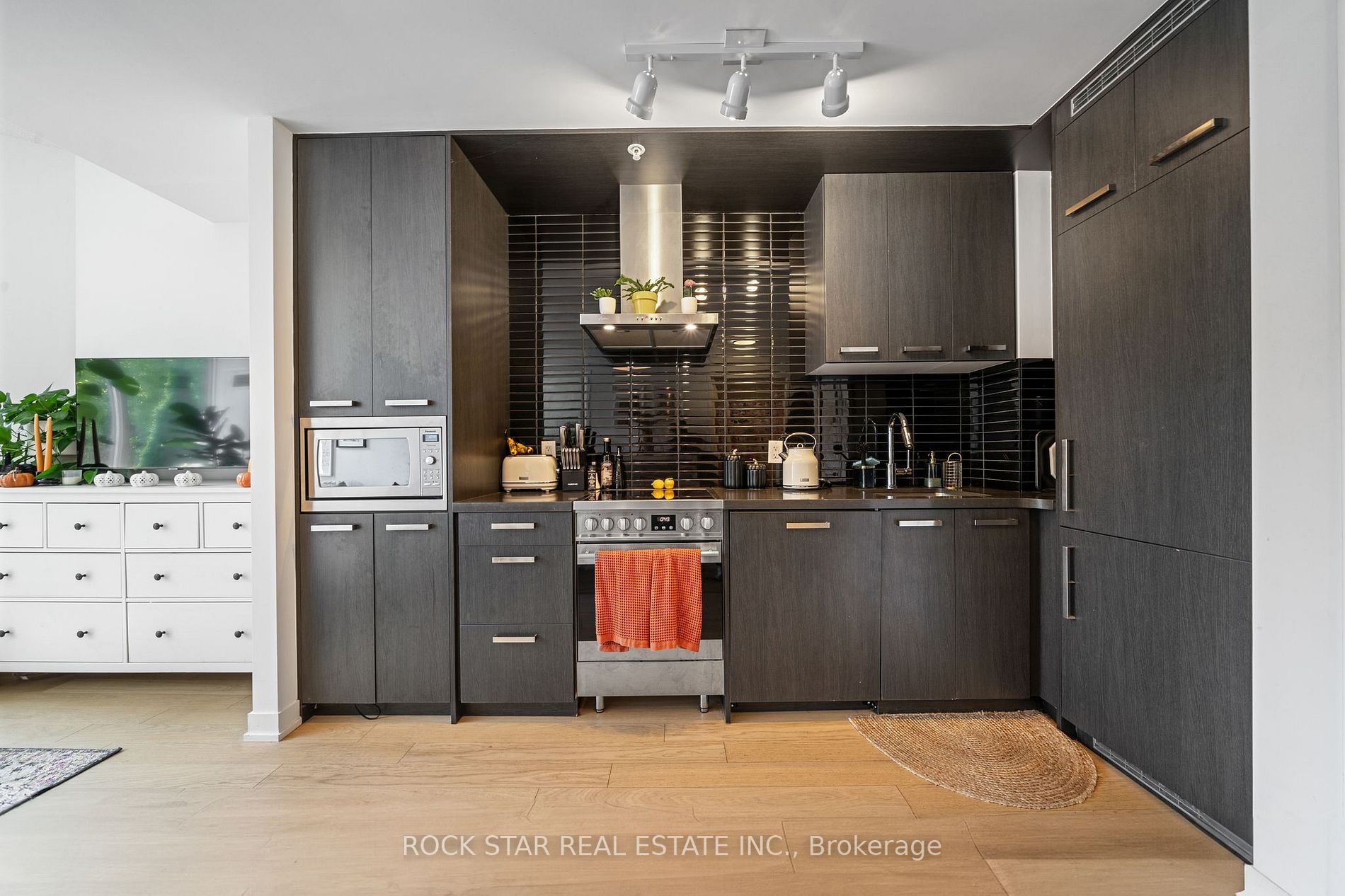 120 Bayview Ave, #N103