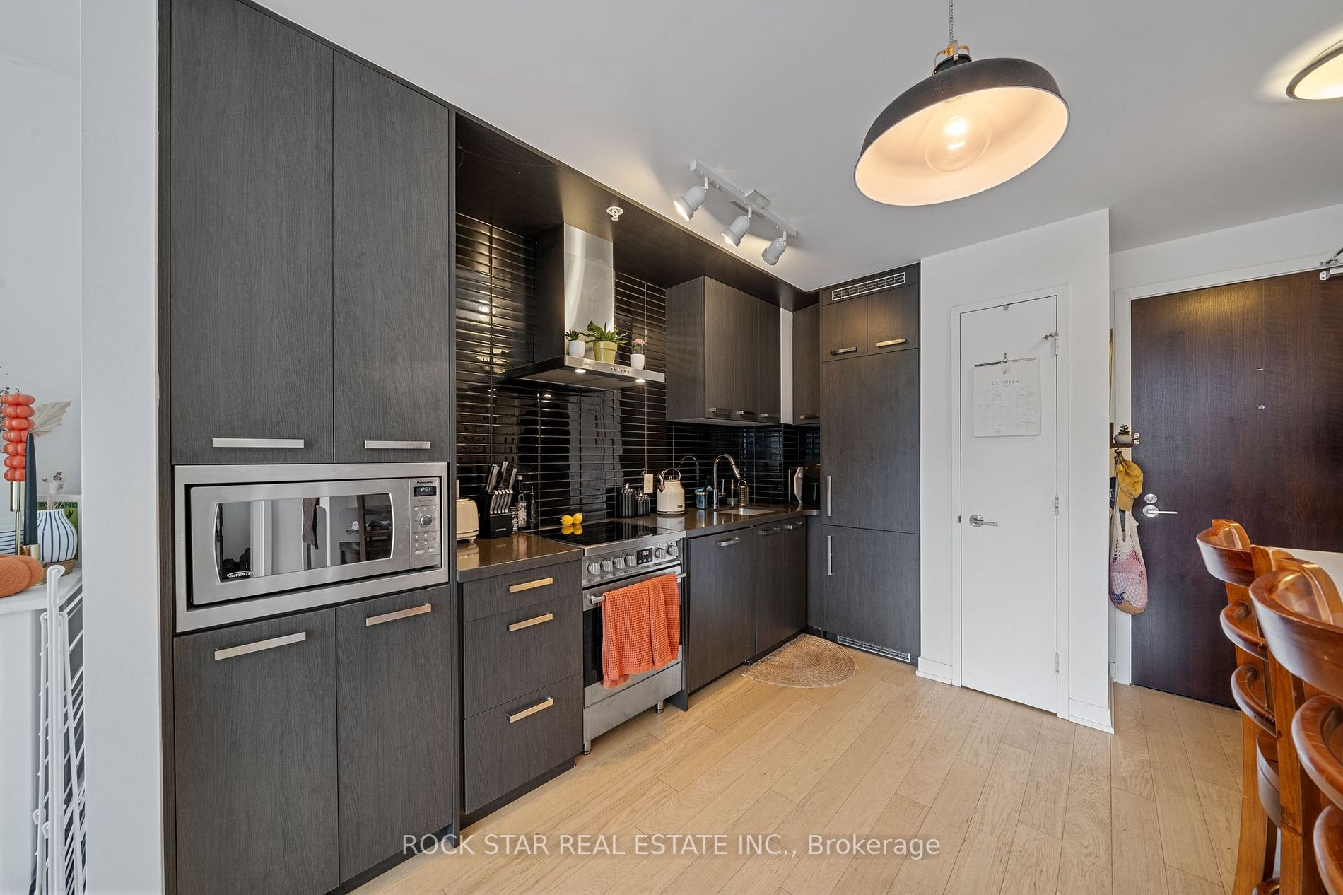 120 Bayview Ave, #N103