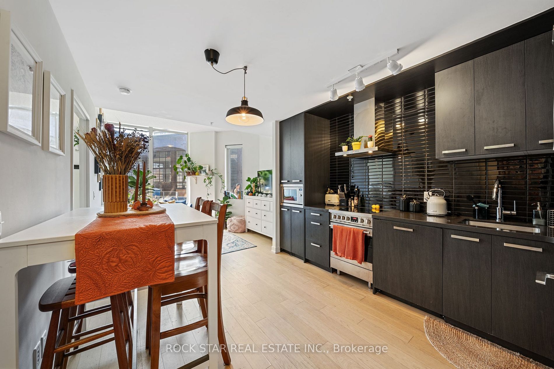 120 Bayview Ave, #N103