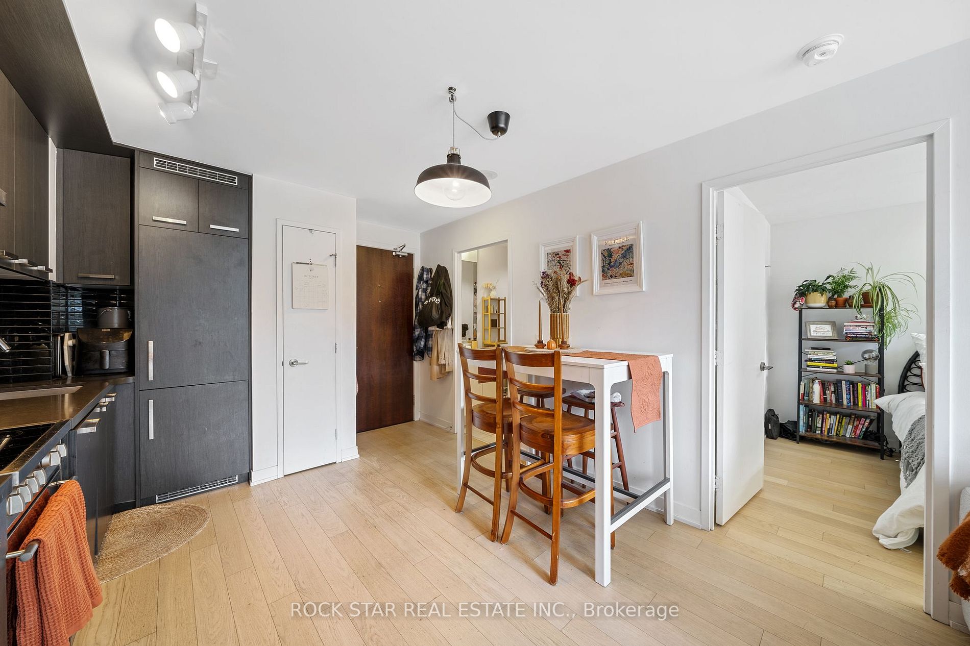 120 Bayview Ave, #N103