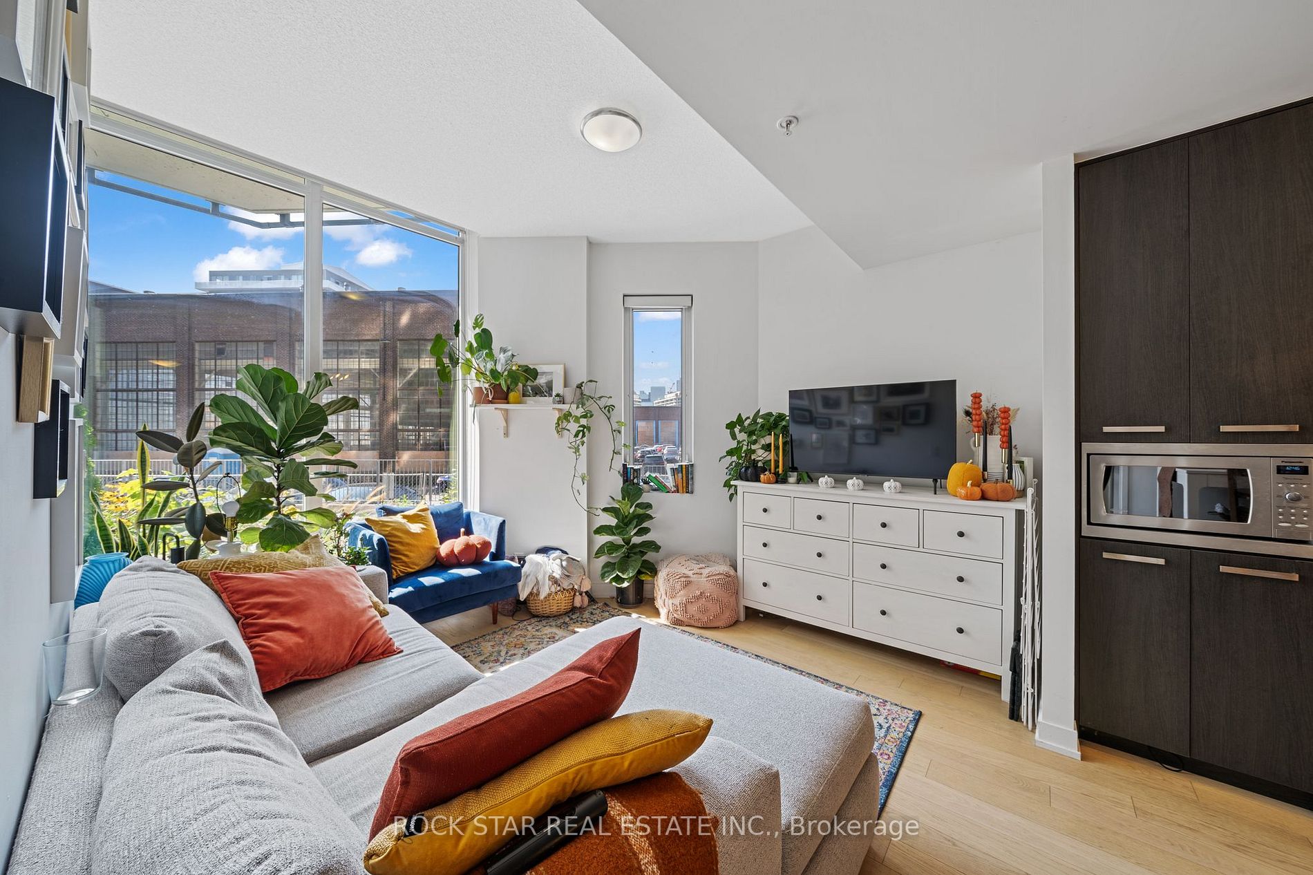 120 Bayview Ave, #N103