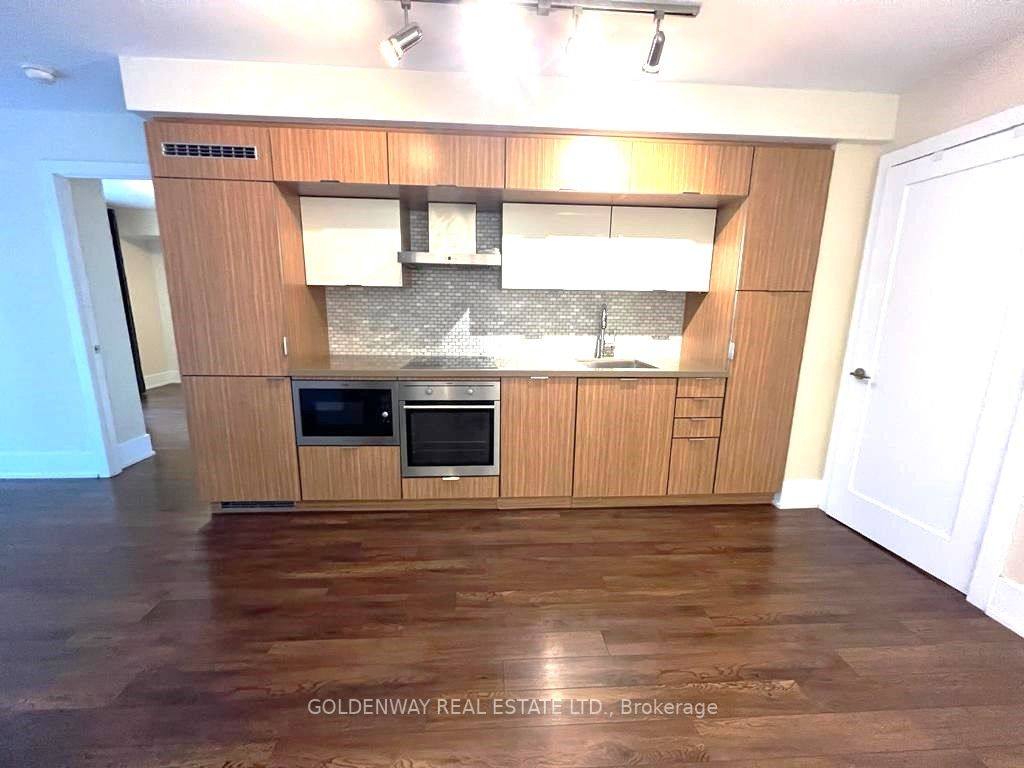 300 Front St W, #610