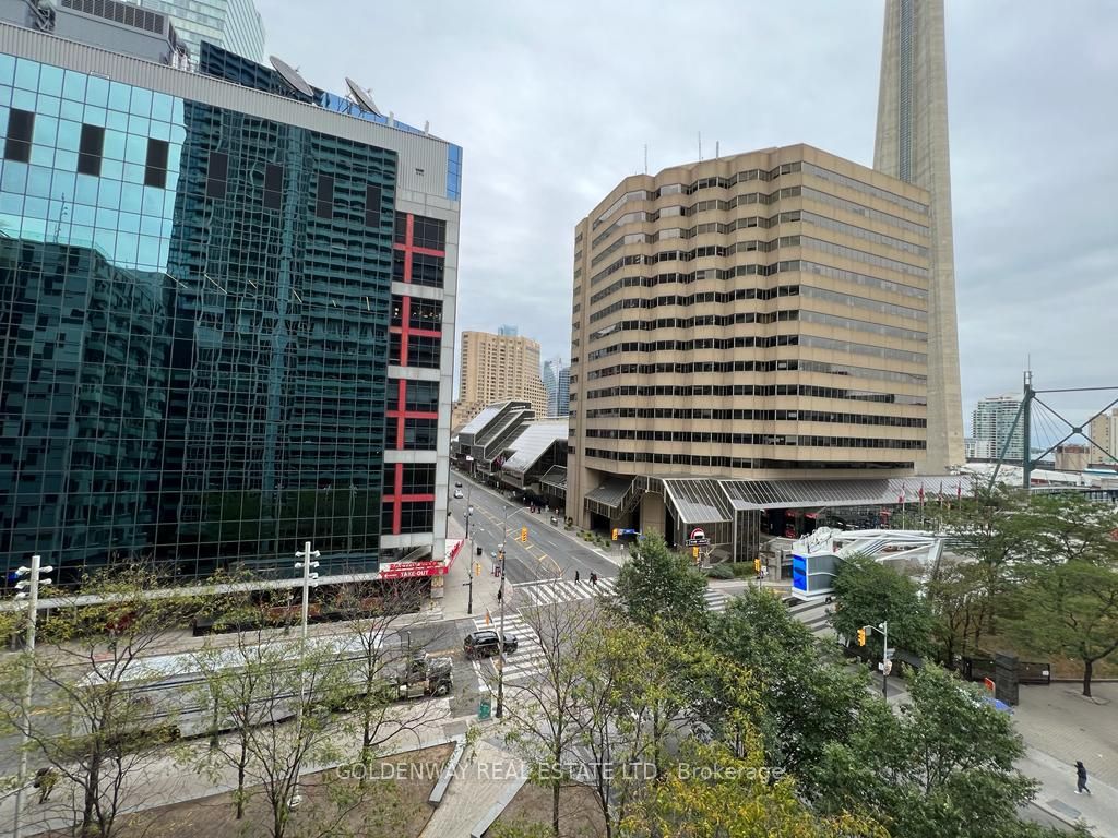 300 Front St W, #610
