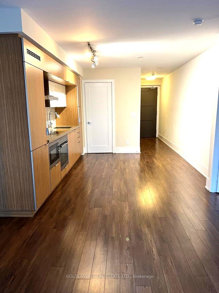300 Front St W, #610