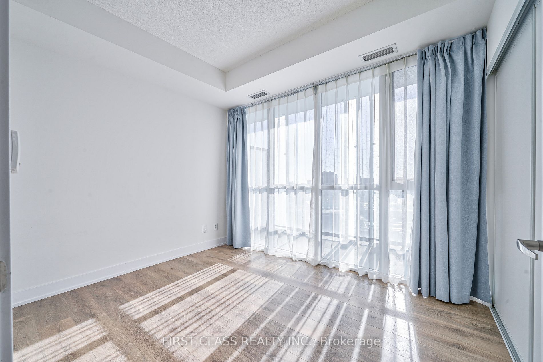 128 Fairview Mall Dr, #1202