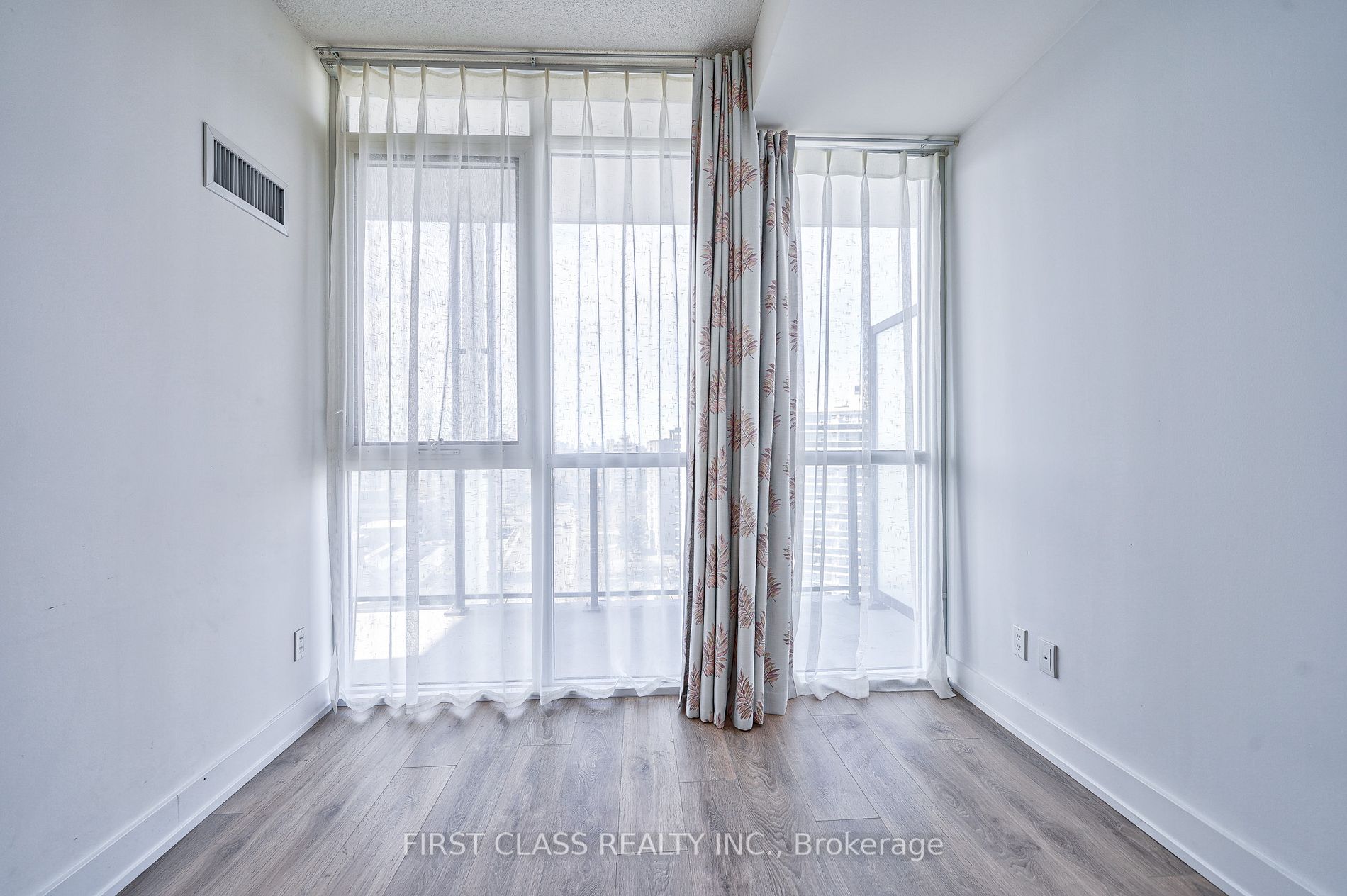 128 Fairview Mall Dr, #1202