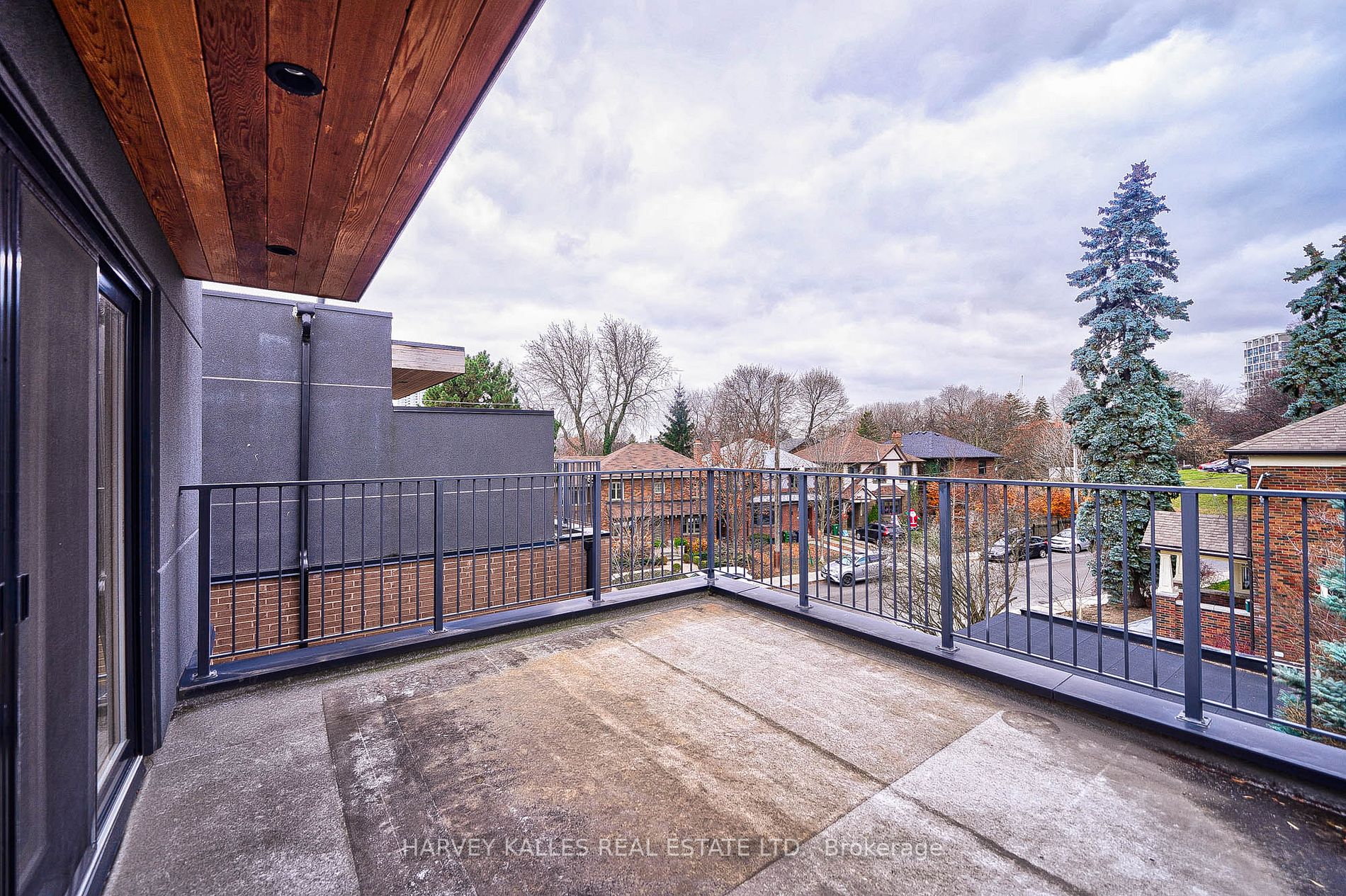 4 De Savery Cres