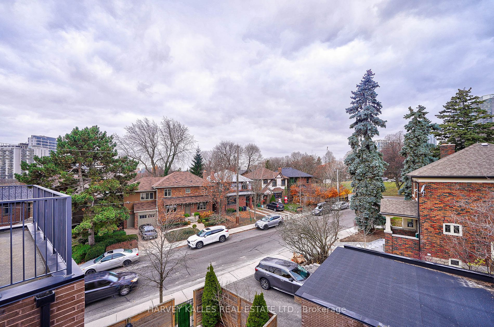 4 De Savery Cres