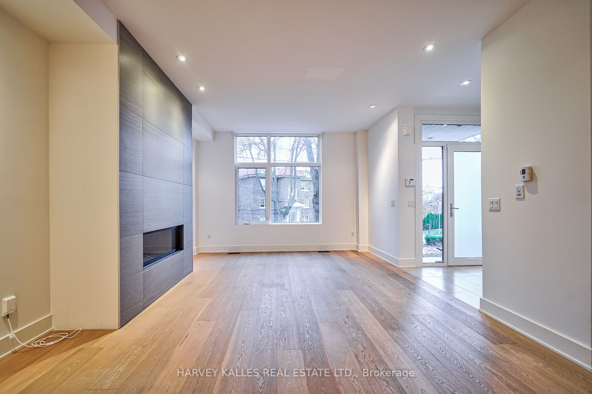 4 De Savery Cres