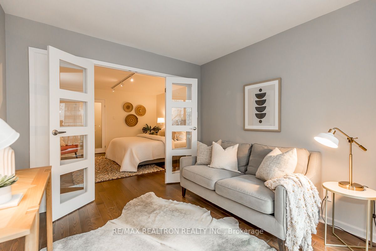 95 Prince Arthur Ave, #525