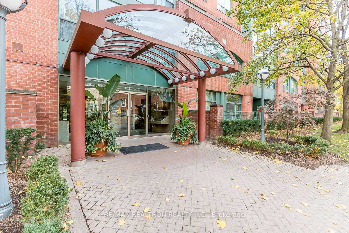 95 Prince Arthur Ave, #525
