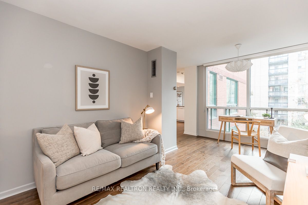 95 Prince Arthur Ave, #525