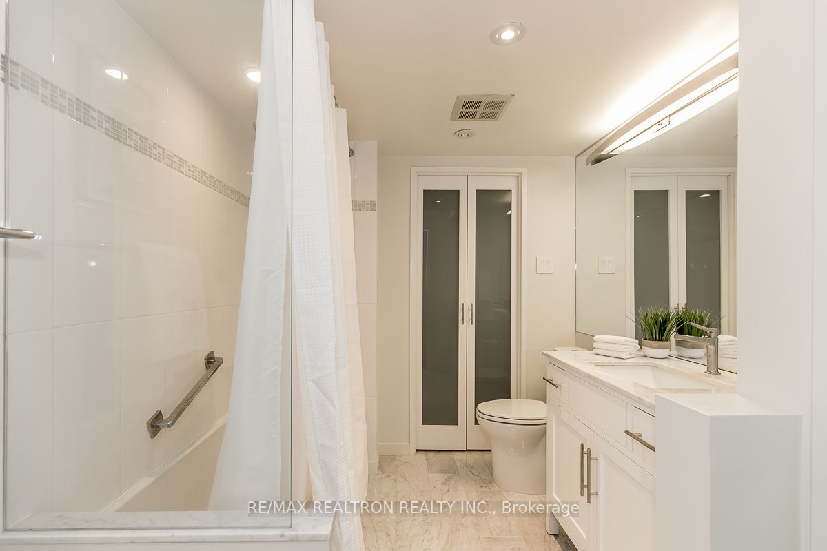 95 Prince Arthur Ave, #525