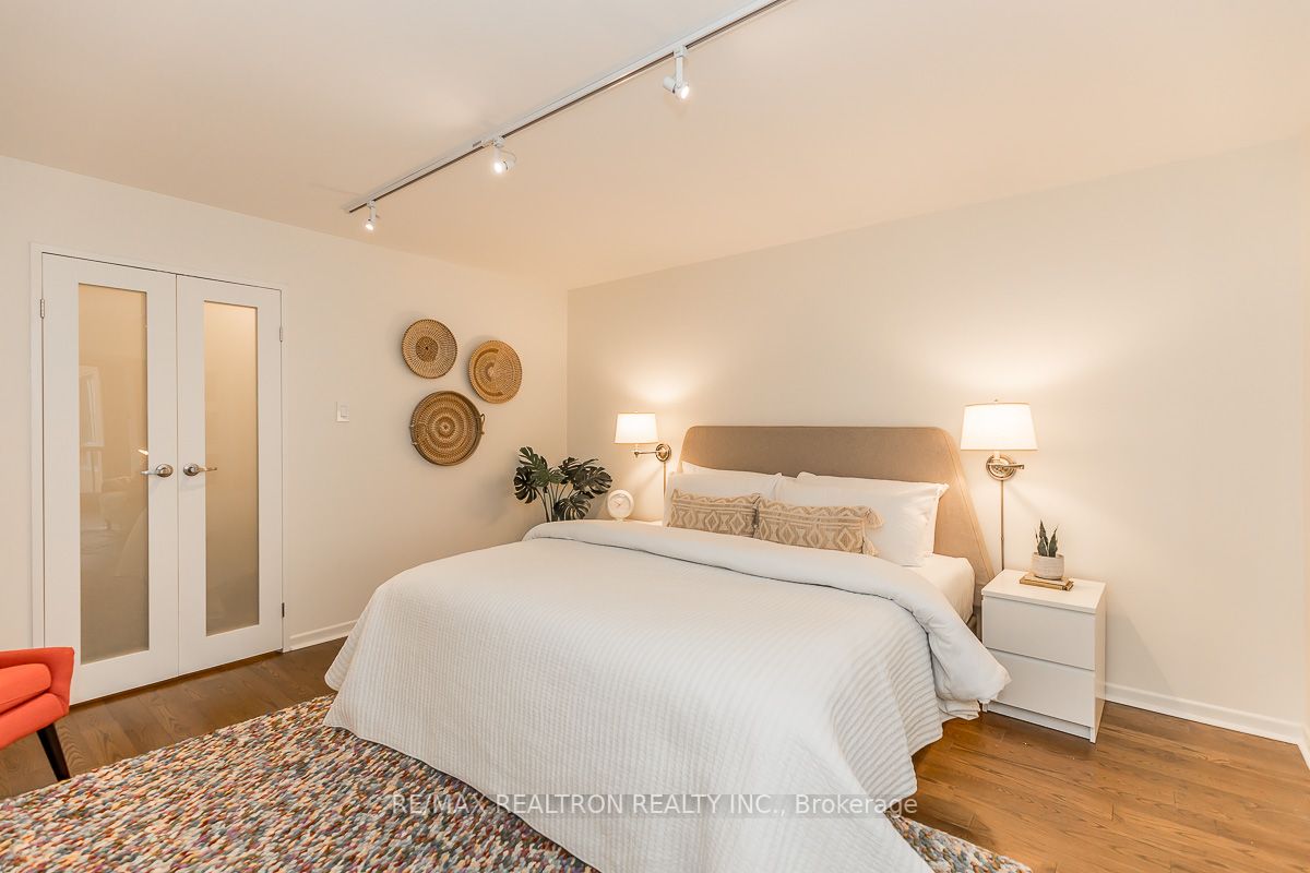 95 Prince Arthur Ave, #525