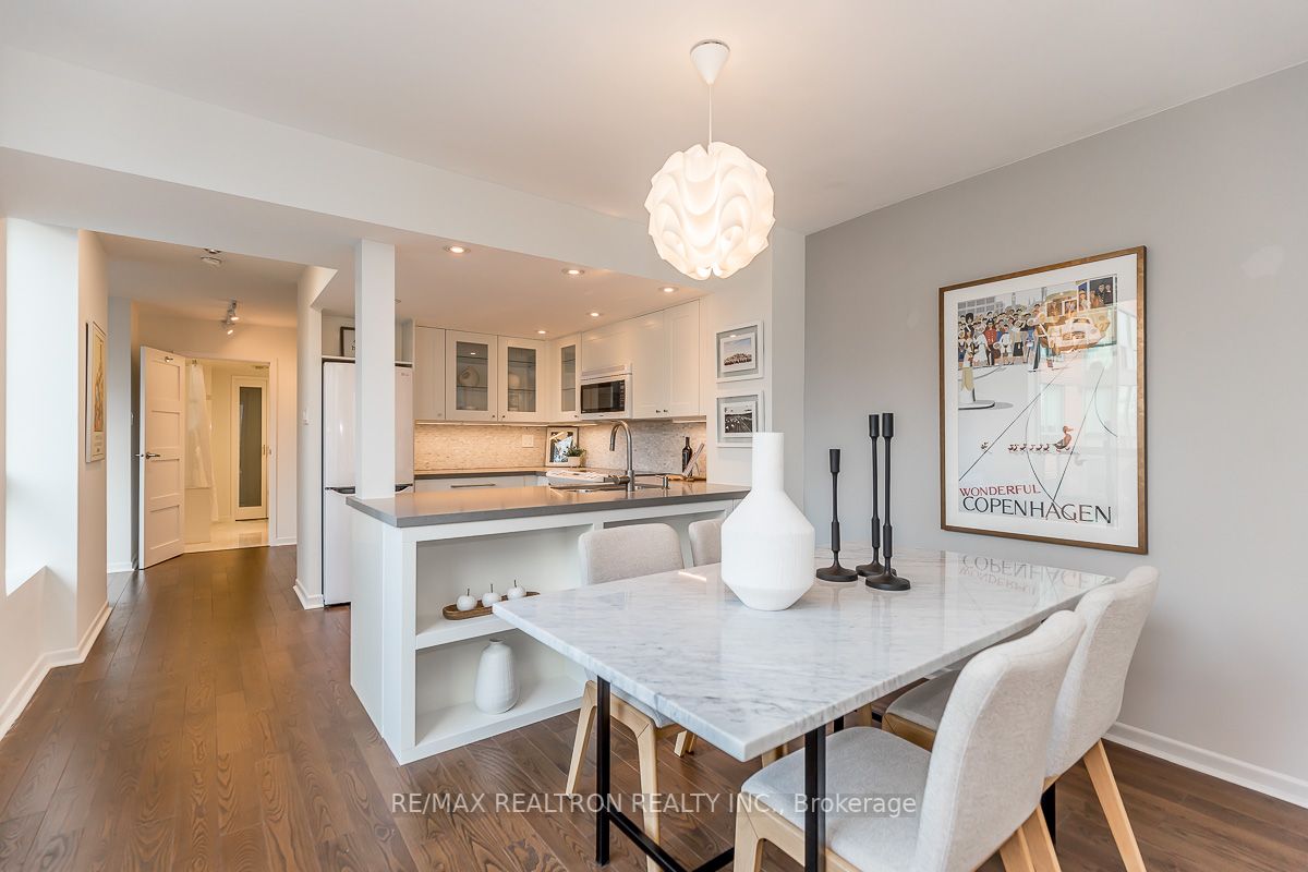 95 Prince Arthur Ave, #525