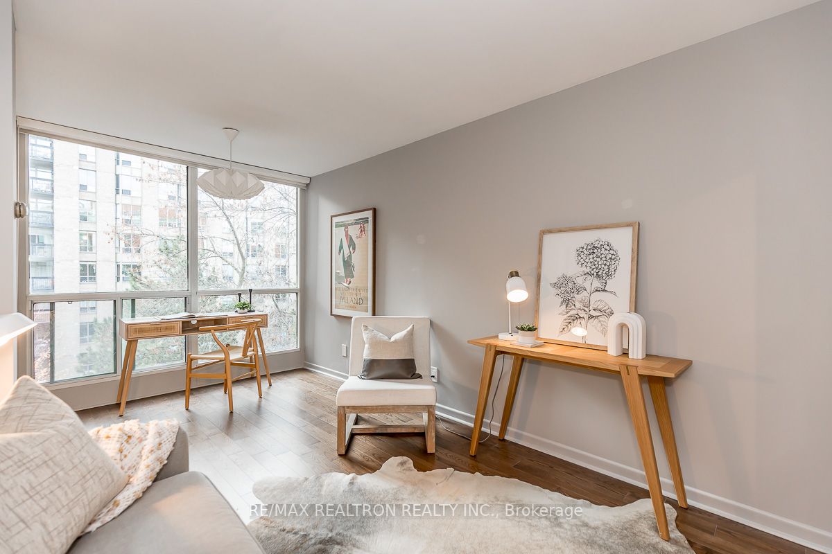 95 Prince Arthur Ave, #525