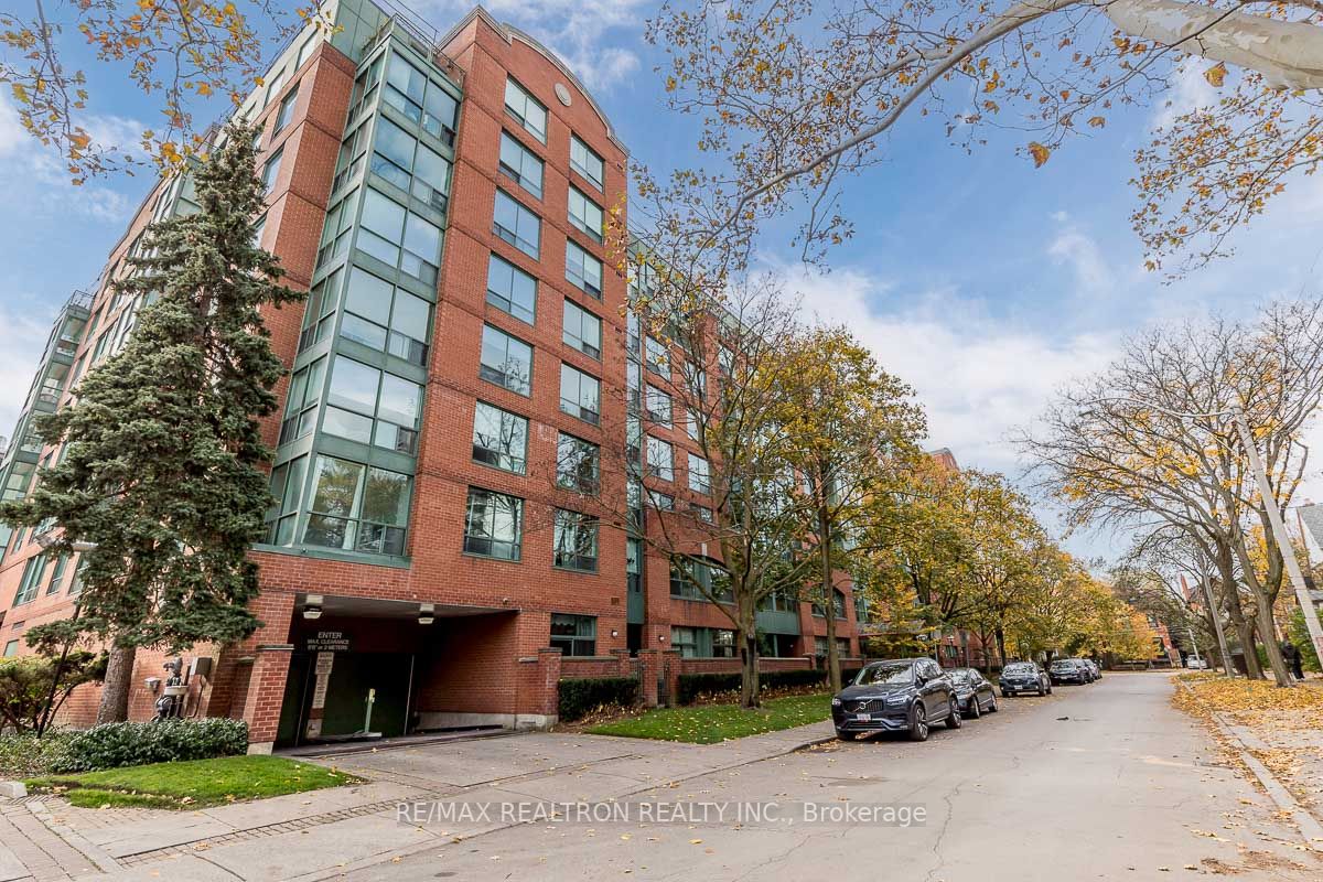 95 Prince Arthur Ave, #525